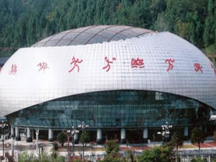 南阳体育中心球形网架加工安装